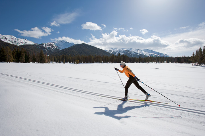 A nordic skier in Aspen heading back for après ski at the Limelight.